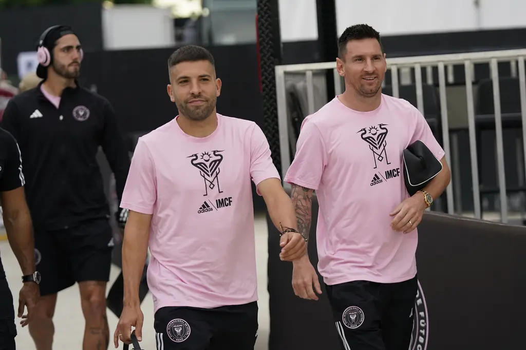 MLS suspende a Messi y Alba por ausencia en Juego de Estrellas