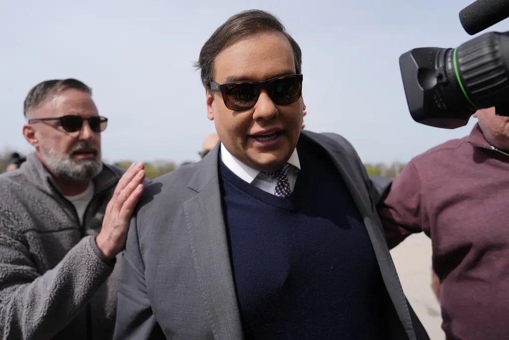Exrepresentante de EEUU George Santos condenado a 7 años de prisión