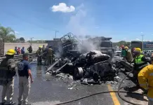 Video | Arden seis vehículos tras choque en carretera a Matehuala