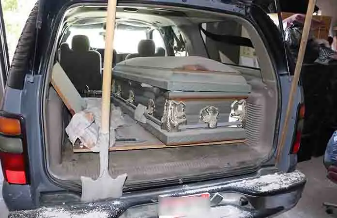 Hallan otros tres cuerpos en bodega de funeraria