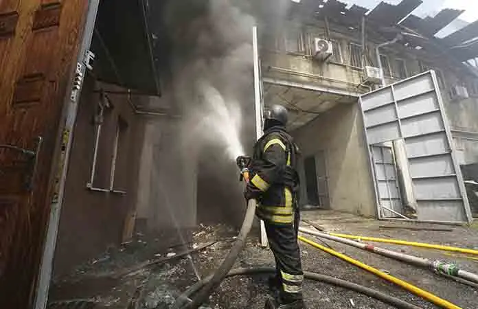Fuerzas de Kiev resisten ofensiva
