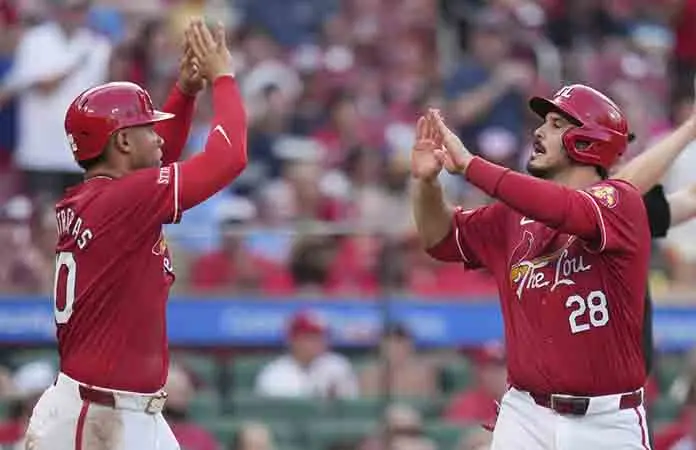 Ganan Cardenales ante los Padres
