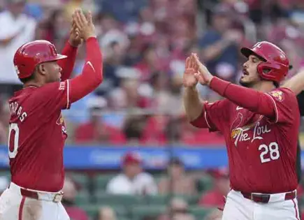 Ganan Cardenales ante los Padres
