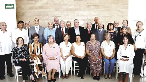 CELEBRAN 50 AÑOS DE PROFESIONISTAS