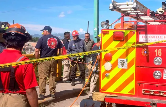 Hallan a hombre colgado en puente de Av. Universidad