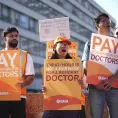 Médicos de Inglaterra se declararon en huelga