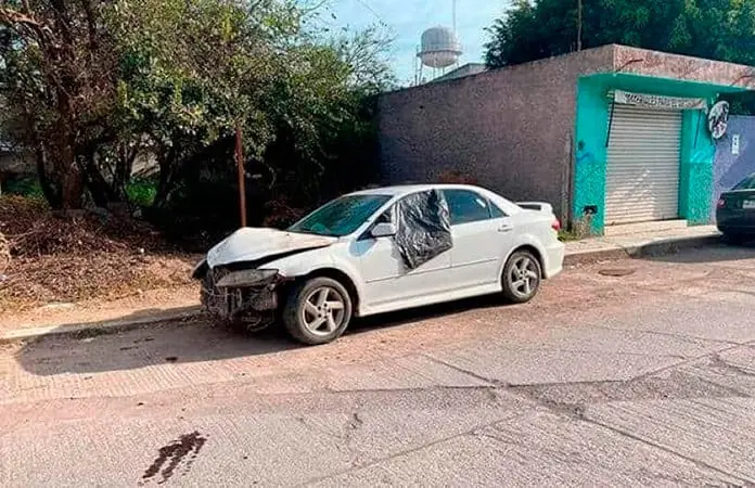 Autos chatarra: riesgo ambiental y de seguridad en las calles potosinas.