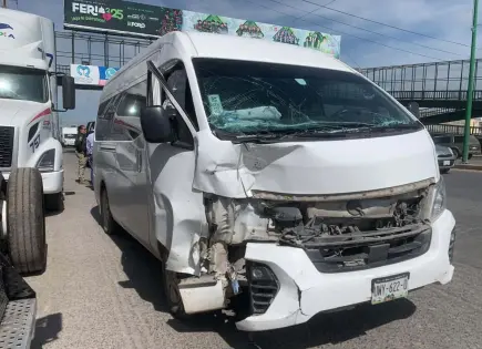 Chocan por alcance en puente de carretera a Rioverde