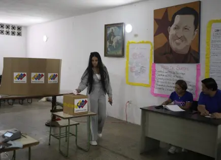 Venezolanos acuden a votar en medio de la desconfianza en el CNE