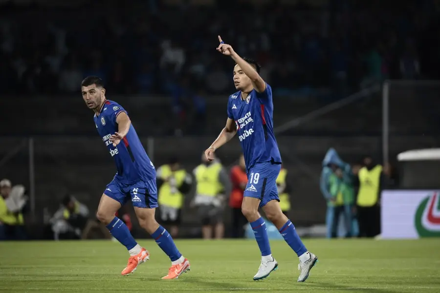 Cruz Azul aplasta a León en el Apertura 2025