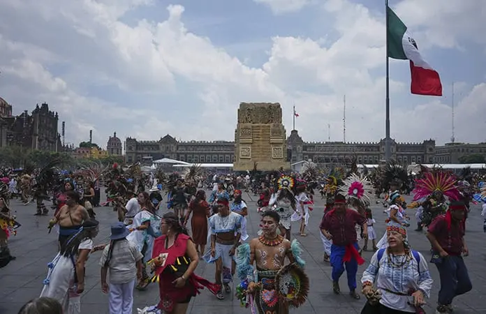 Claudia honra el legado mexica