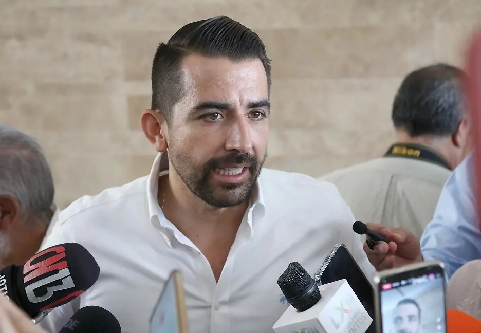 Rubén Guajardo levanta la mano por la capital, respetará decisión del PAN