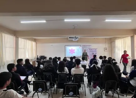 Más de 400 estudiantes reciben plática sobre Ley Olimpia en SLP