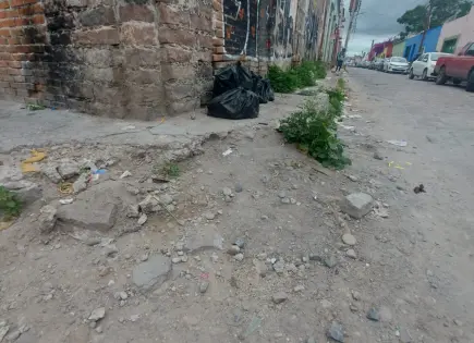 Continúa el deterioro de calles y banquetas en el Barrio de San Sebastián