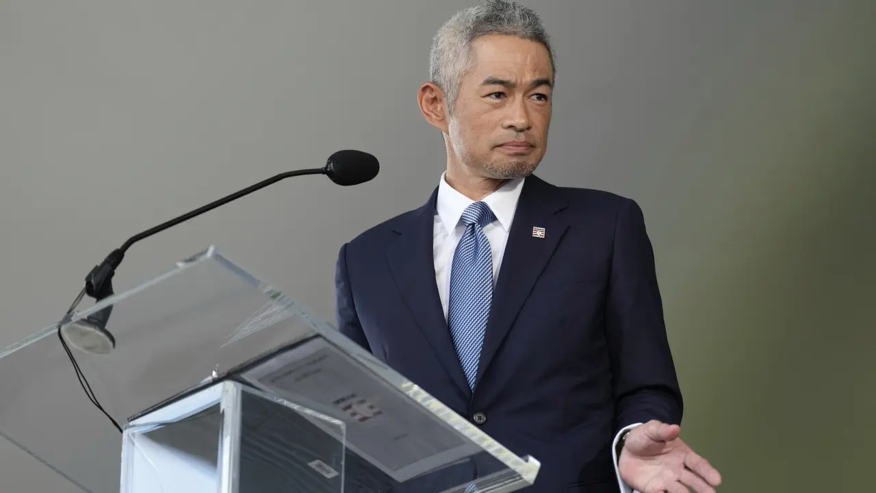 Ichiro Suzuki emociona con su discurso en el Salón de la Fama