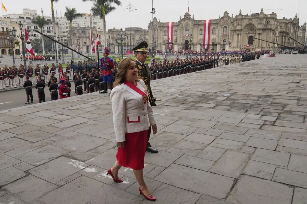 Dina Boluarte enfrenta protestas en su discurso final como presidenta de Perú