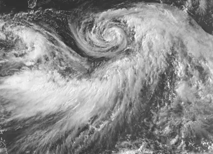 Prevén condiciones secas y ventosas en Hawai por huracán Iona