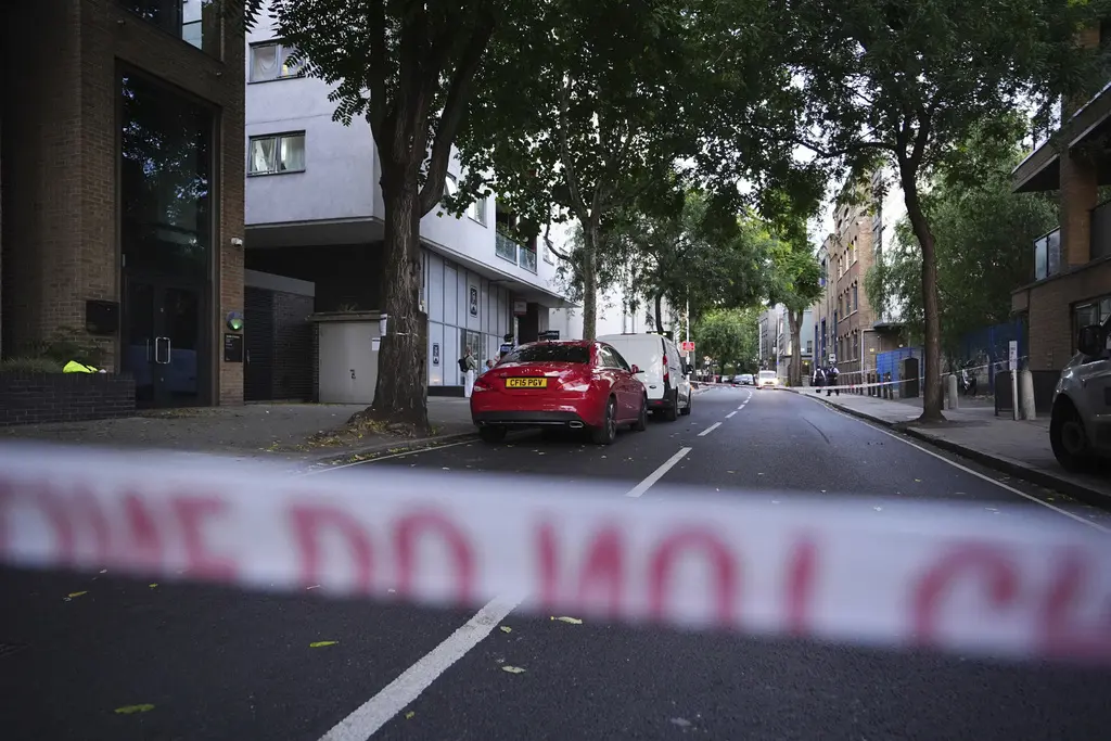 Trágico apuñalamiento en negocio de Londres