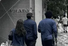 Andy, el hijo de AMLO, viste de Prada en Tokio