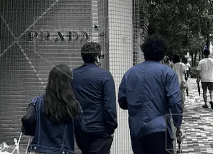 Andy, el hijo de AMLO, viste de Prada en Tokio