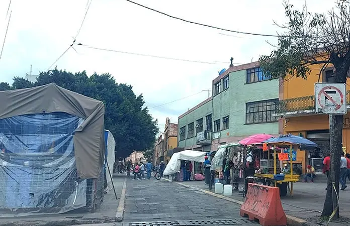 Comercio ambulante invaden banquetas del Centro Histórico