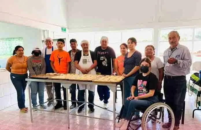 Ofrecen curso de panadería para discapacitados