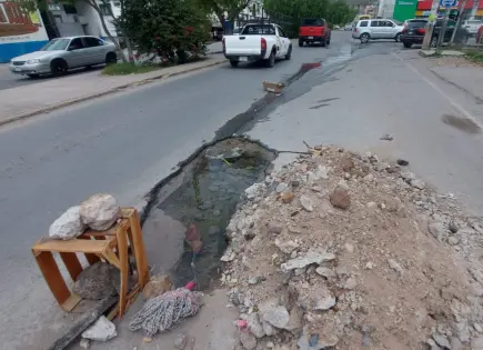 Reparan fuga de agua en avenida Juárez