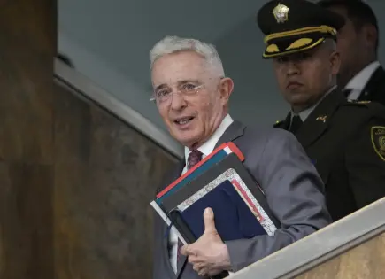 Álvaro Uribe es declarado culpable por soborno y fraude en Colombia
