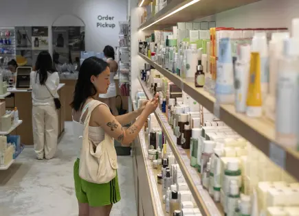 Aranceles amenazan con impactar la industria de productos de belleza coreanos en EE. UU.