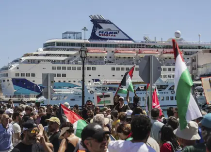 Protesta en islas griegas contra crucero israelí por conflicto en Gaza