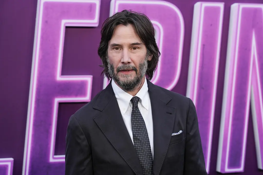 Keanu Reeves recupera relojes robados en Chile