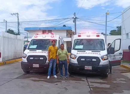 ISSSTE recibe primeras dos ambulancias; serán 22 en total