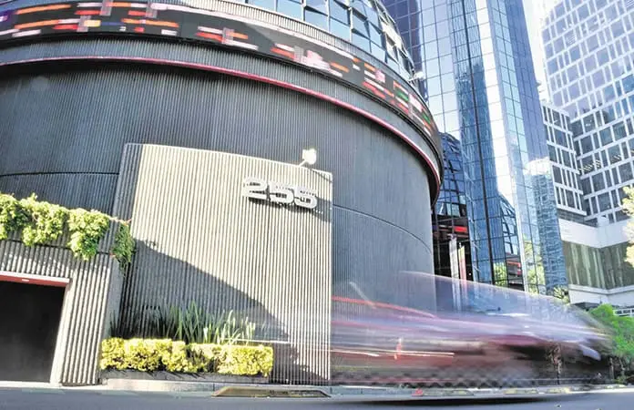 Peso se deprecia 23 centavos o 1.22%