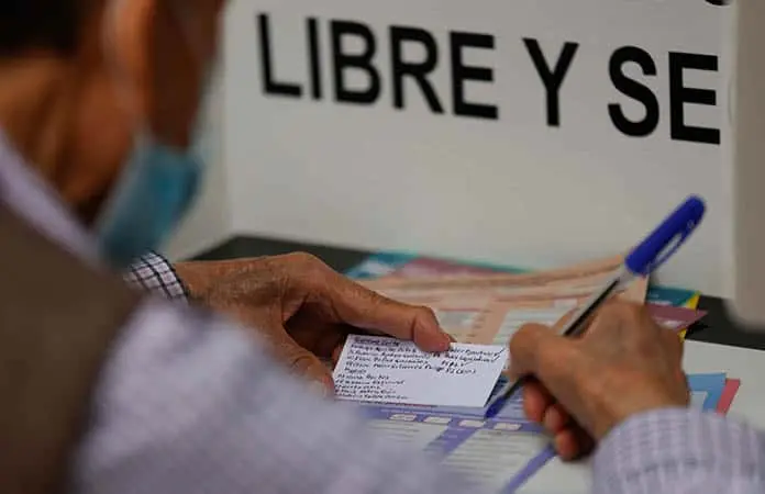 Por acordeones, multa INE a 177