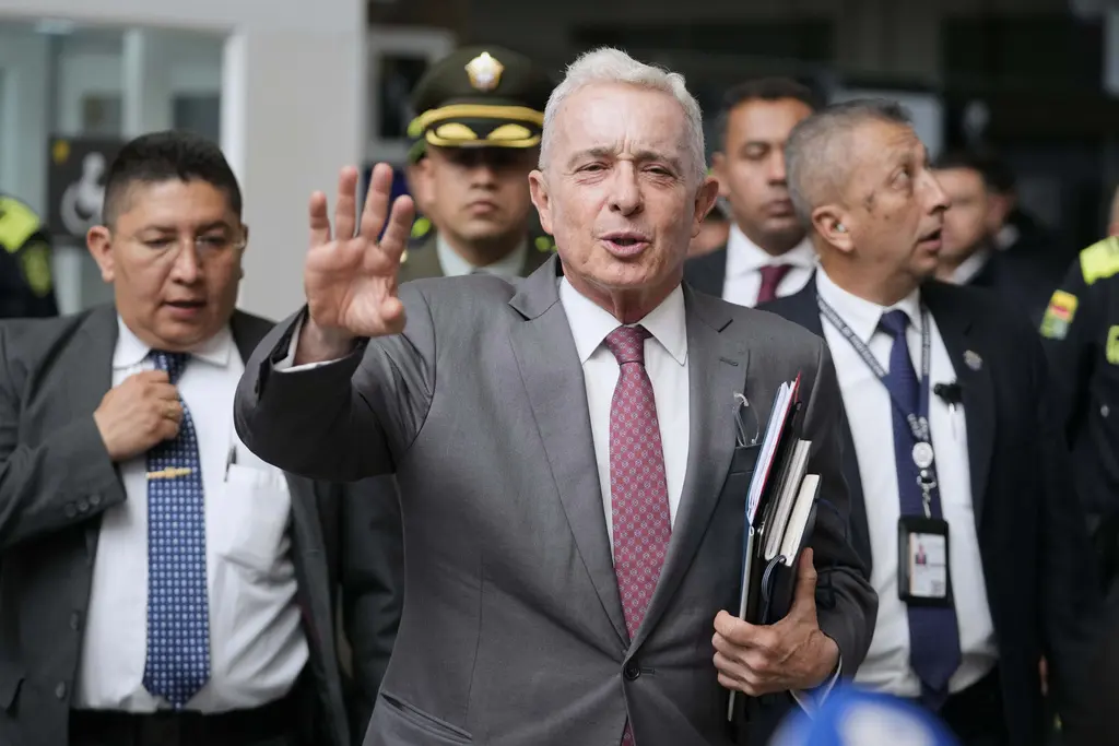 Álvaro Uribe Vélez condenado en Colombia por fraude procesal y soborno