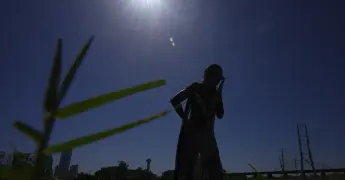 Ola de calor sigue en SLP; prev&eacute;n lluvias por la tarde