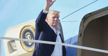 Trump firma decreto y sube aranceles a más de 60 países