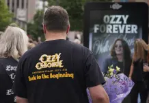 Birmingham despide a Ozzy en multitudinario cortejo f&uacute;nebre