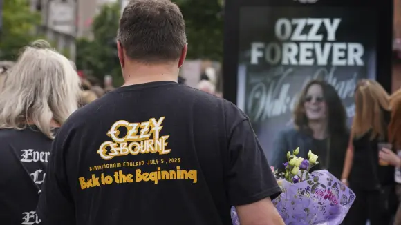 Birmingham despide a Ozzy en multitudinario cortejo fúnebre