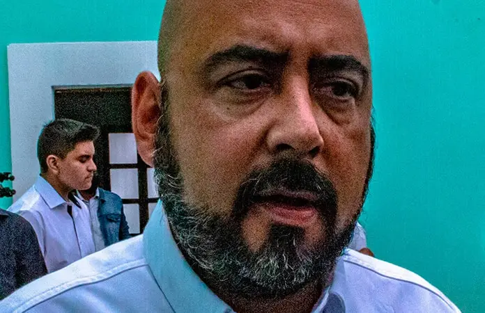Le tunde a Barajas “El Chino” Alfaro