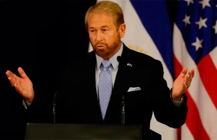 Embajador de EU afirma colaboración contra cárteles de droga en México