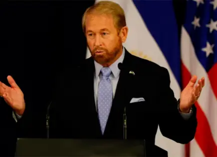 Embajador de EU afirma colaboración contra cárteles de droga en México