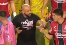 Guardaespaldas de Messi empuja a jugador de Atlas Guardaespaldas de Messi empuja a jugador de Atlas