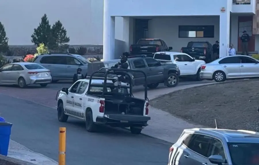 FGR detiene a un hombre y asegura rifle durante cateo en domicilio del Clug de Golf La Loma