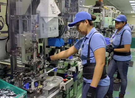 Mujeres ganaron 34.2% menos que los hombres