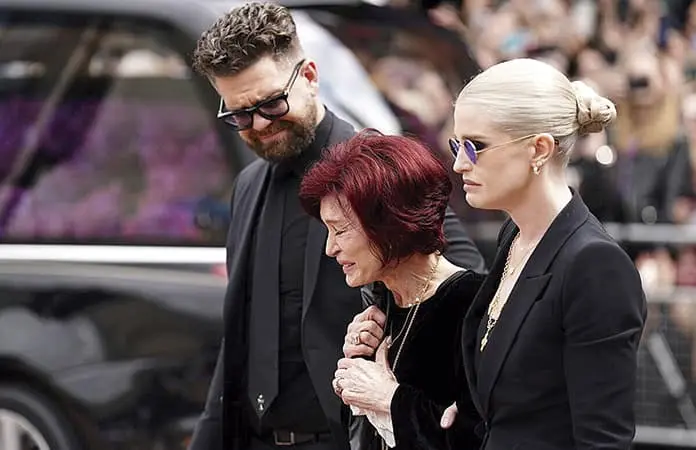 OZZY OSBOURNE LO DESPIDEN EN BIRMINGHAM 