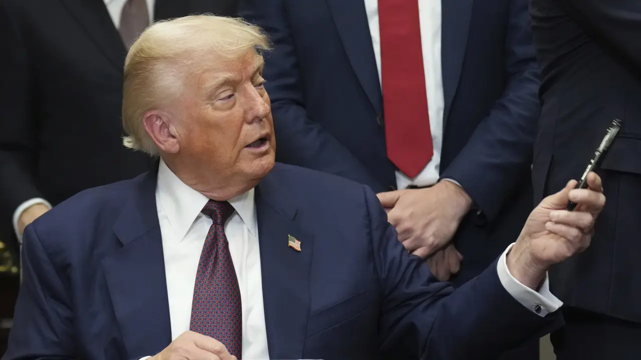 Trump firma orden ejecutiva con nuevos aranceles a socios comerciales