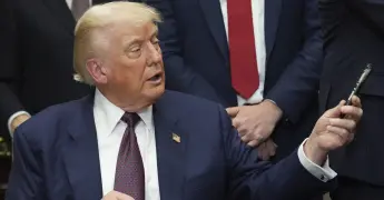 Trump firma orden ejecutiva con nuevos aranceles a socios comerciales