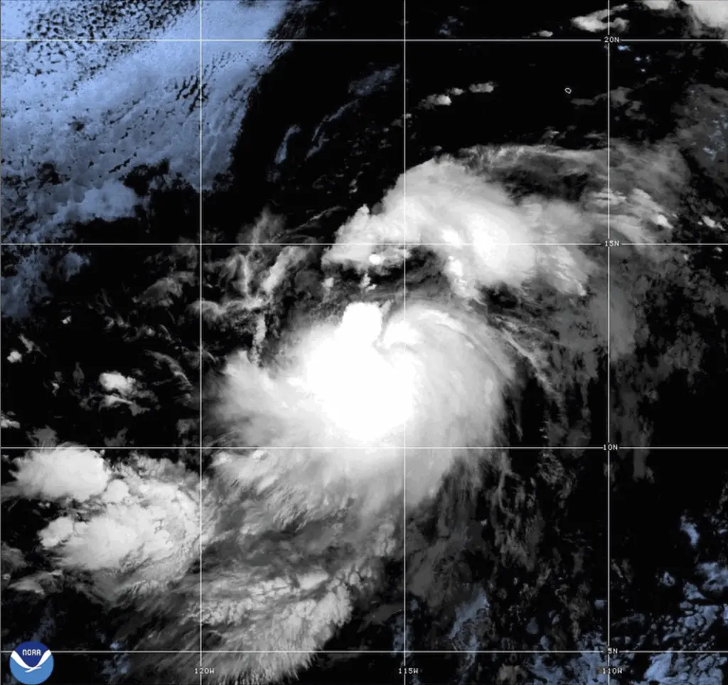 Tormenta tropical Gil se intensifica en el Pacífico oriental