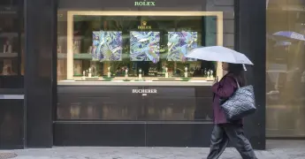 Empresas suizas y consumidores estadounidenses enfrentan impacto de aranceles de Trump